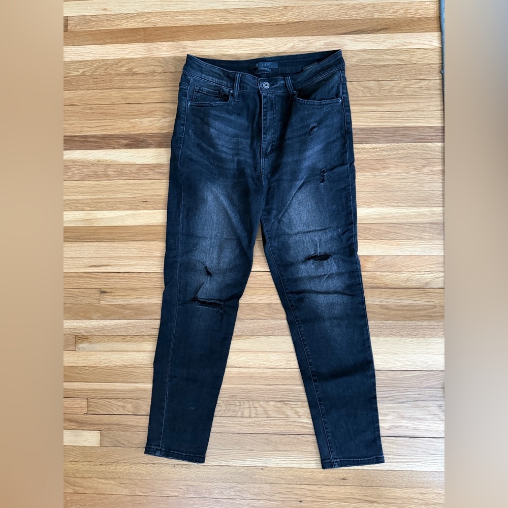 Risen Women’s Distressed Black Jeans
